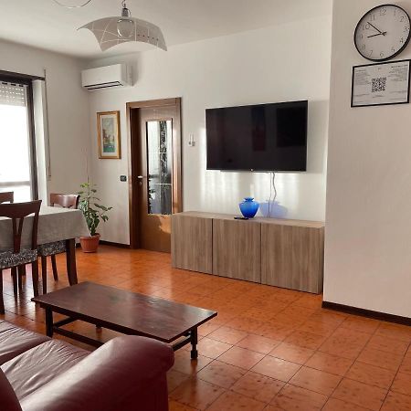 Appartamento Spazioso Con 3 Camere Da Letto Riva del Garda Exterior foto
